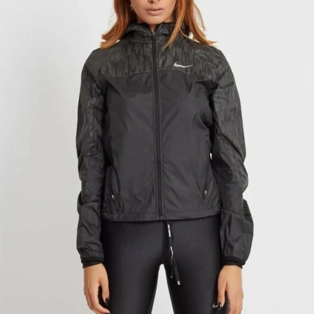 Nike Women's Shield Flash Running Reflective Zip Up Black Gray Jacket, Sz Small